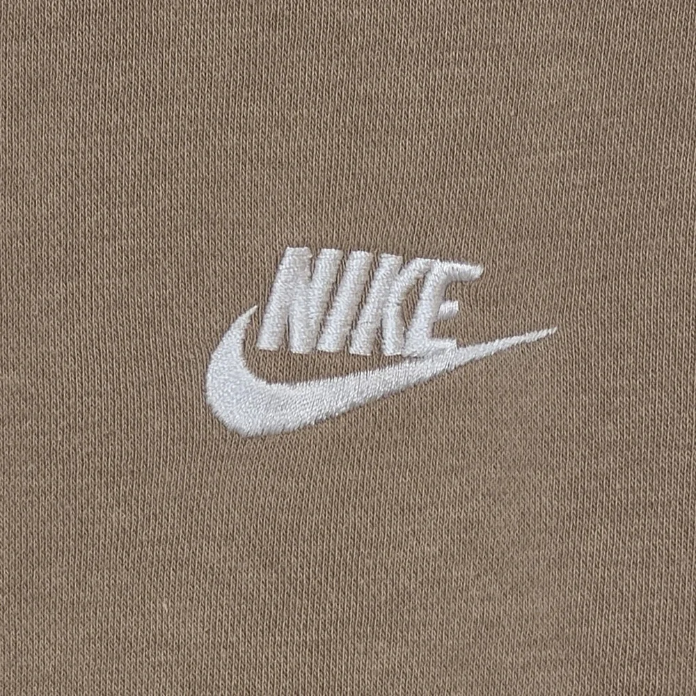 Nike Sportswear Club Fleece Crewneck Sweatshirt Khaki Tan Mens Small BV2662-247 - Picture 3 of 9